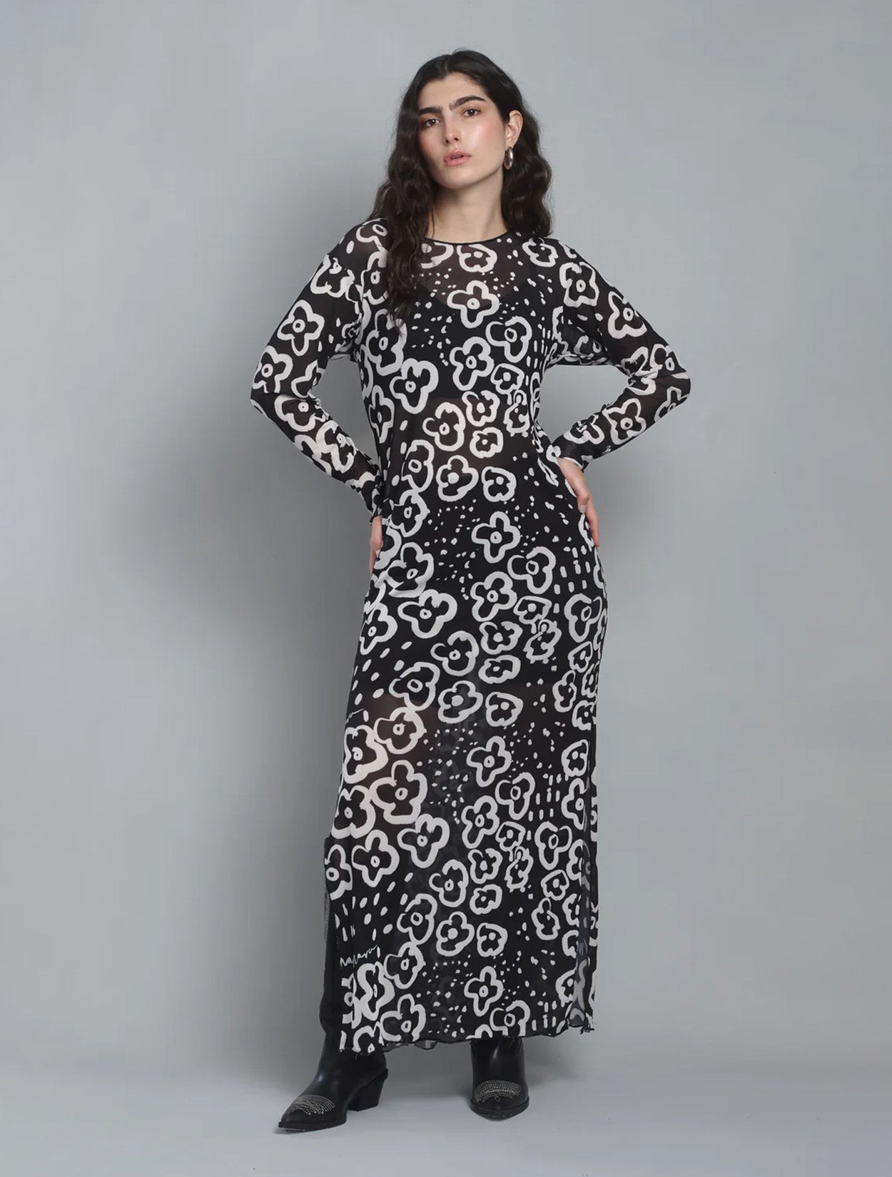 Vestido largo de malla transparente con estampado de flores grandes de Mar Mara – Diseño colombiano de lujo para playa | Casa Precis, Concept Store.