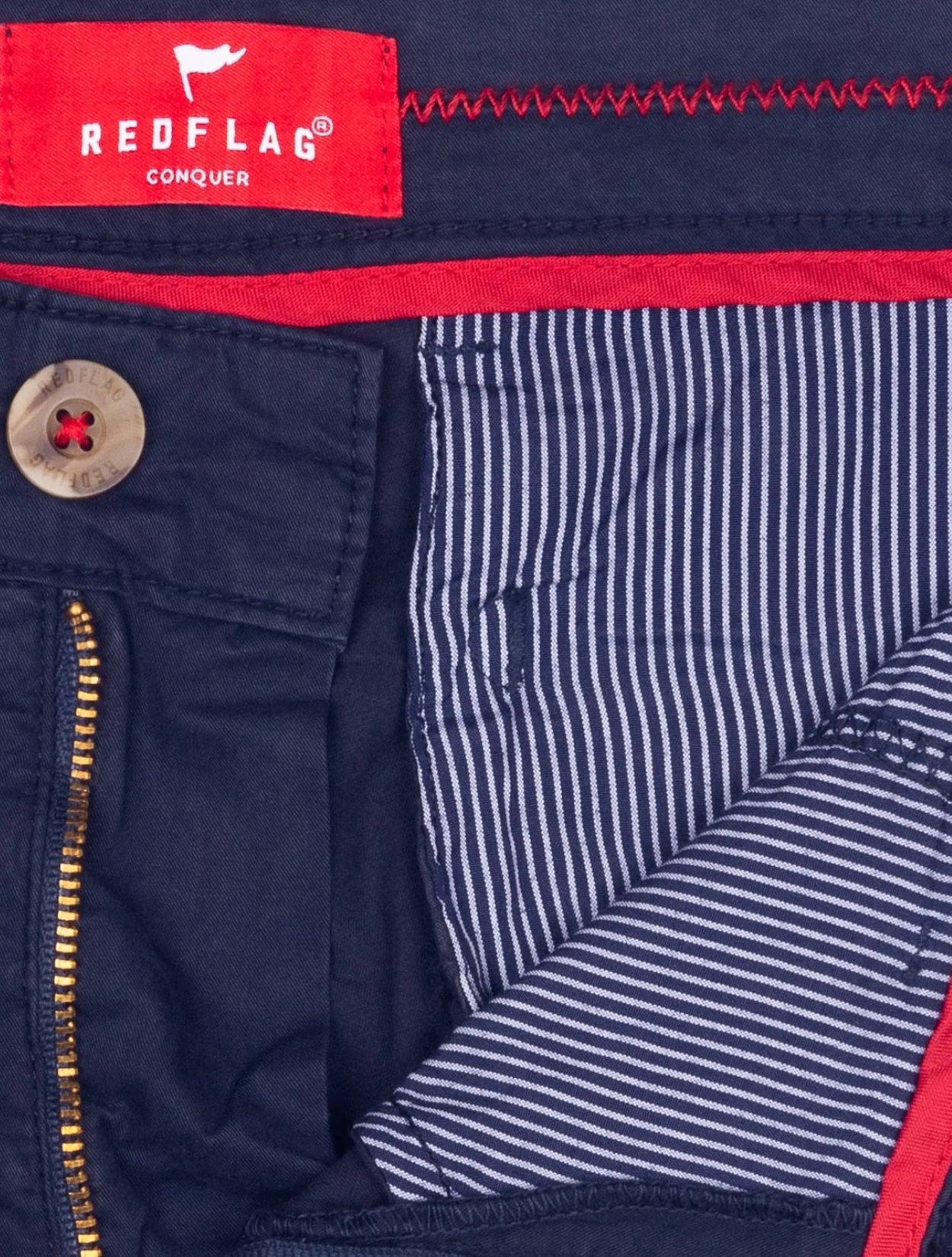 Bermuda de Lino Premium Azul Oscuro de Corte Clásico y Diseño de Autor de la marca colombiana Red Flag x Casa Precis, Concept Store