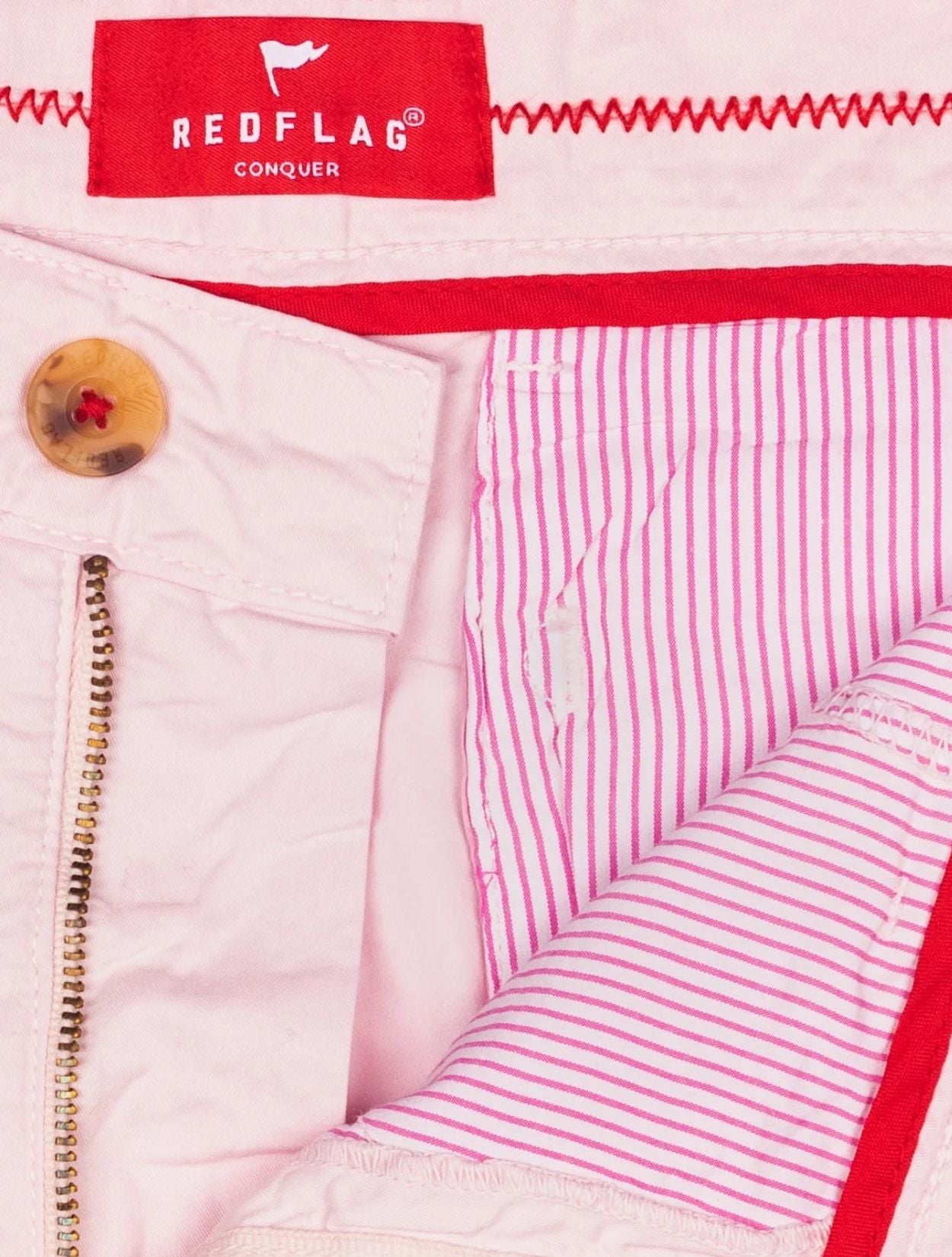 Bermuda de lino premium en color rosado de la marca Red Flag – Ropa de verano de lujo y diseño de autor hecho en Colombia | Casa Precis, Concept Store