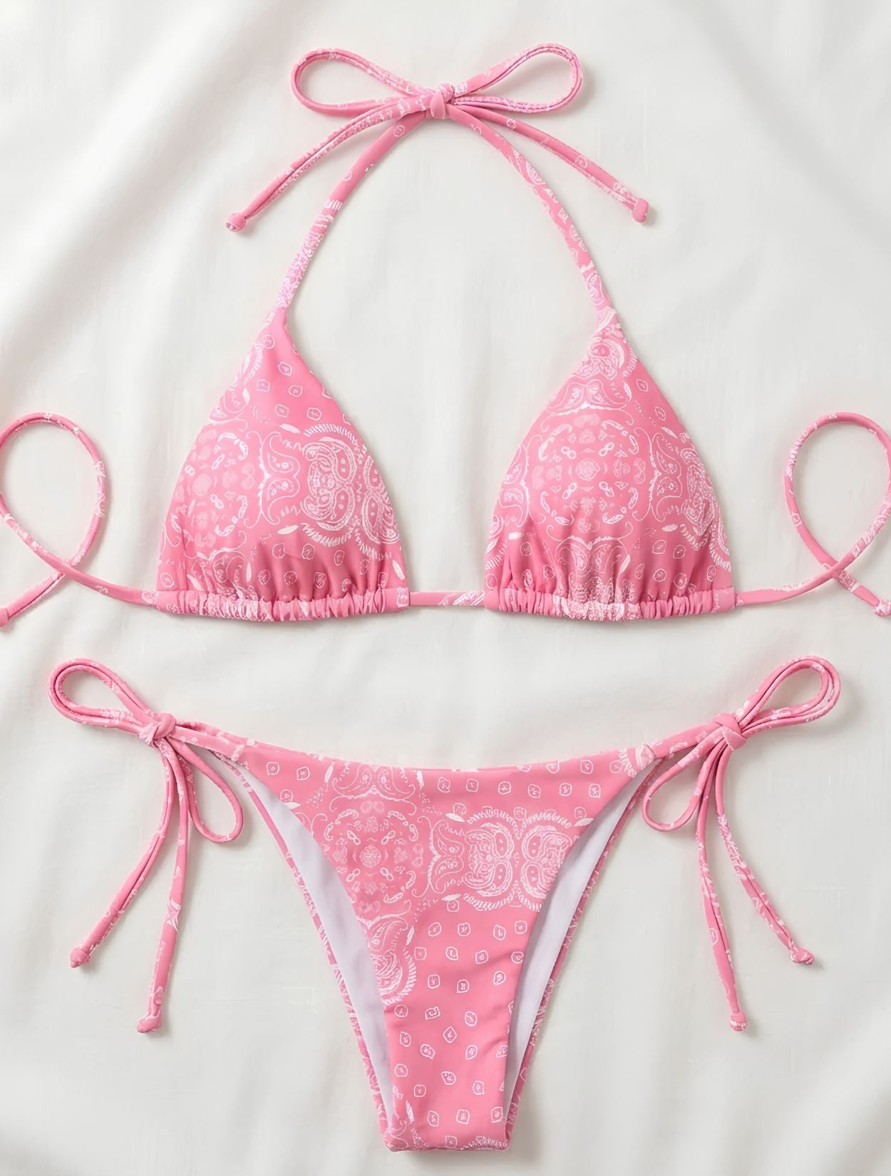 Bikini de dos piezas Bandana Pink de la marca Flor Amazona con estampado gráfico rosa de diseño de autor – Vestido de baño de lujo hecho en Colombia | Casa Precis, Concept Store