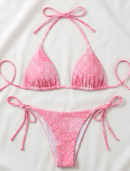 Bikini de dos piezas Bandana Pink de la marca Flor Amazona con estampado gráfico rosa de diseño de autor – Vestido de baño de lujo hecho en Colombia | Casa Precis, Concept Store