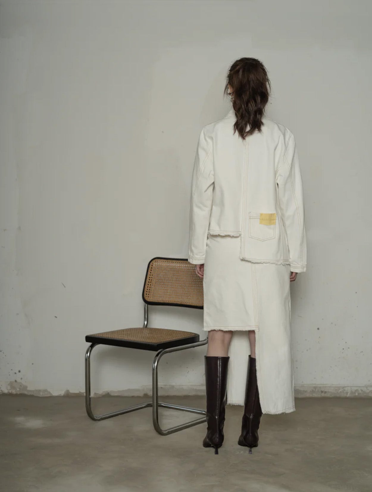 Blazer Bloodline en Tono Bone de la marca colombiana Disímil x Casa Precis, Concept Store