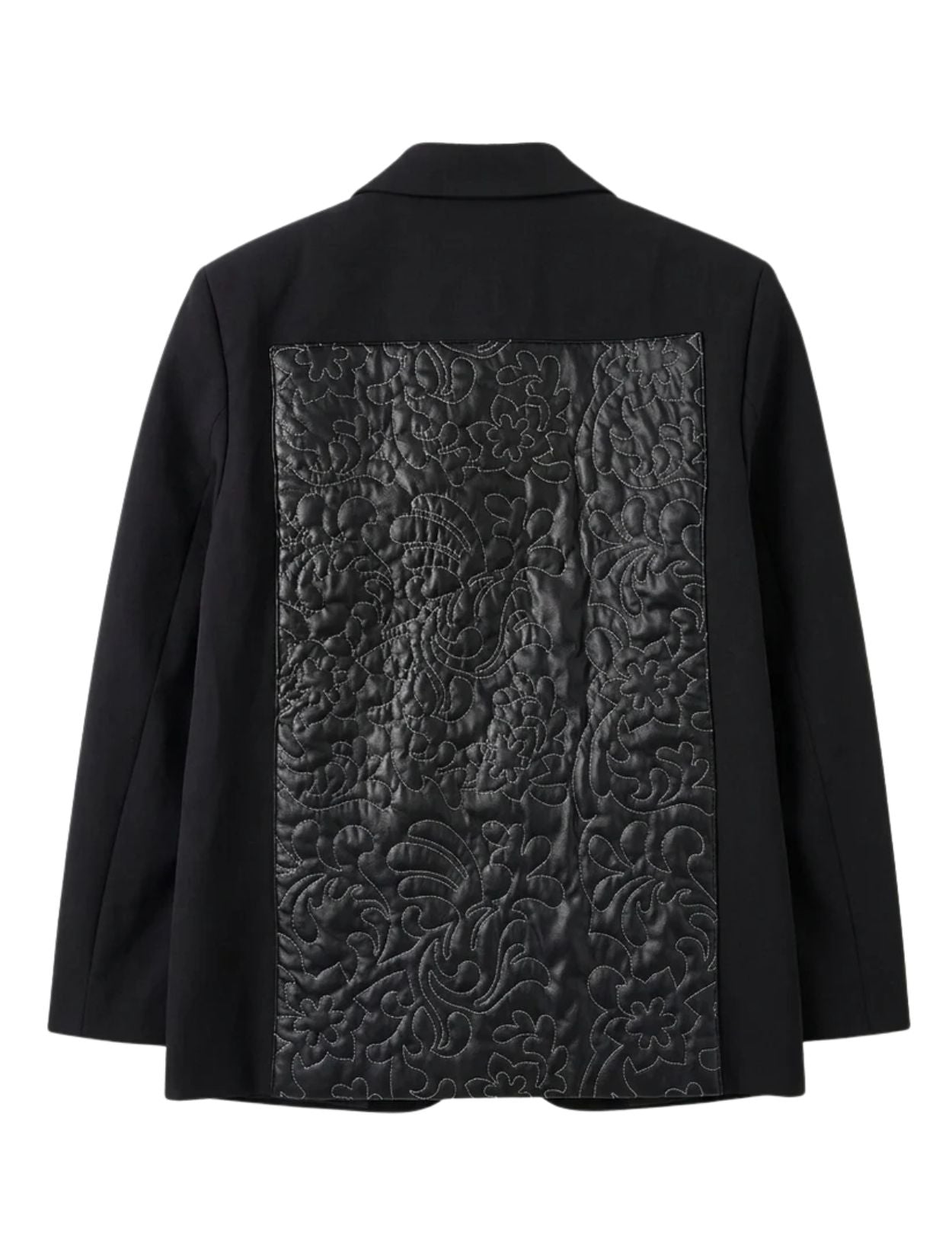 Twiggy Blazer de la marca Décadas en color negro con detalle posterior abullonado en cuero sintético y bordado de flor blanca – Blazer sastrero de diseño de autor hecho en Colombia | Casa Precis, Concept Store