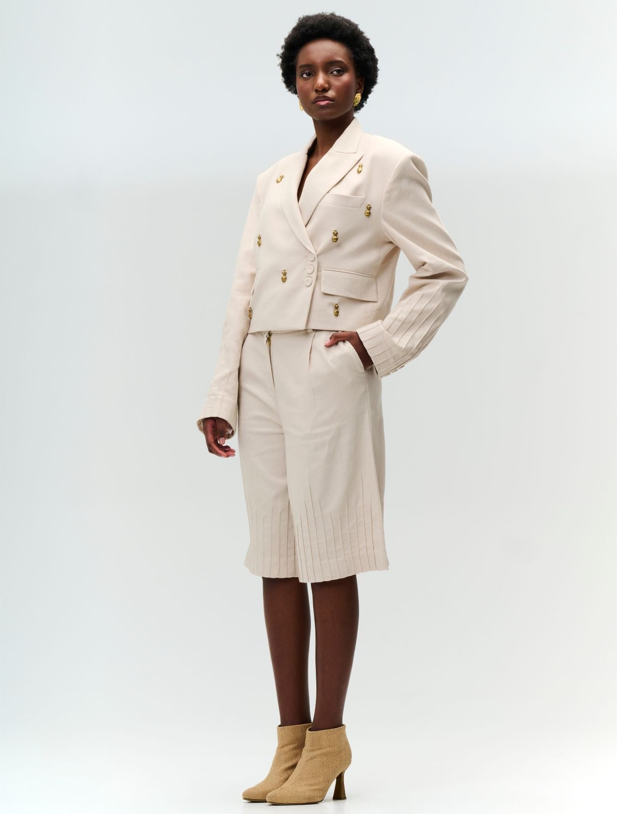 Blazer Huitaca | Blazer Beige con Detalles Dorados