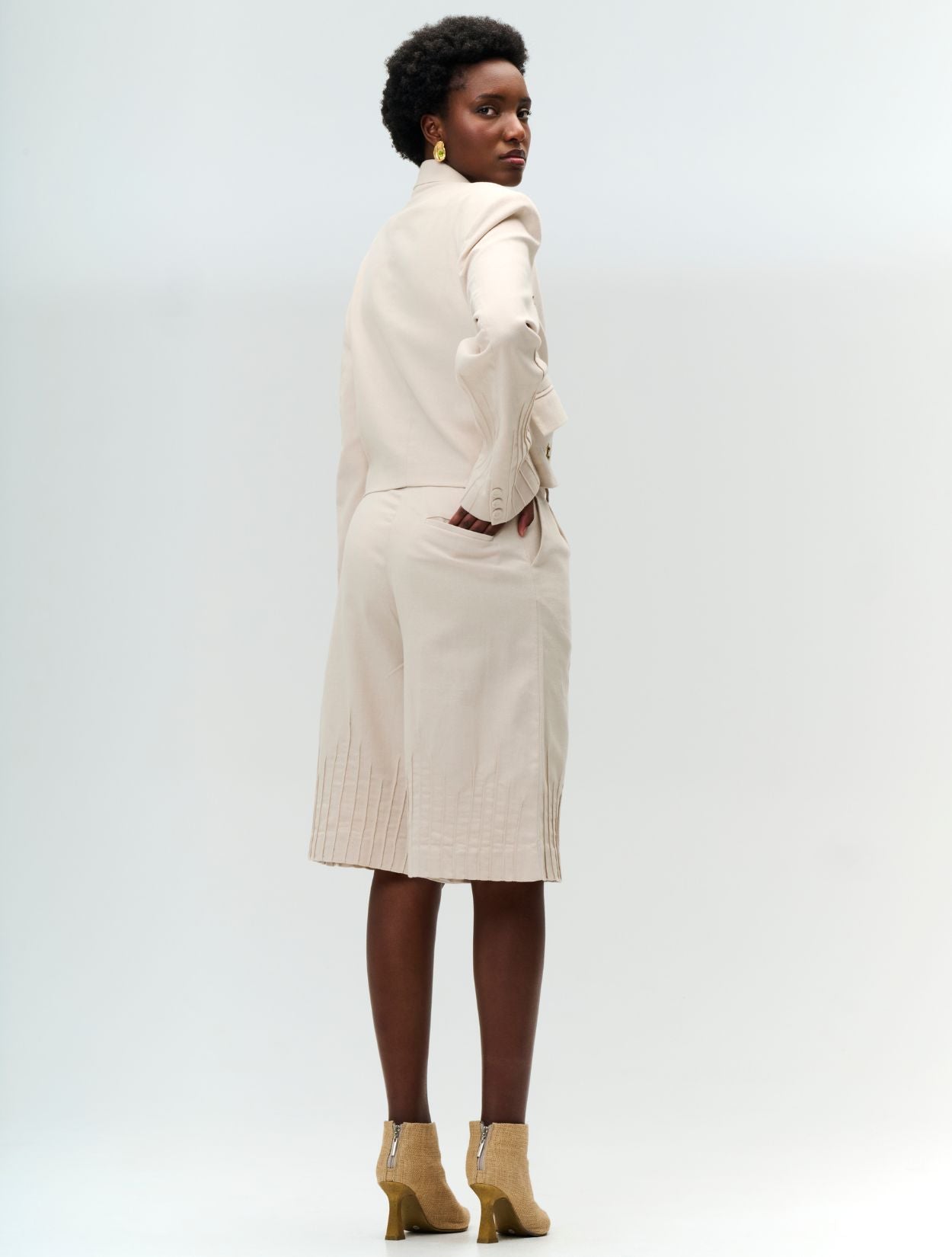 Blazer Huitaca | Blazer Beige con Detalles Dorados