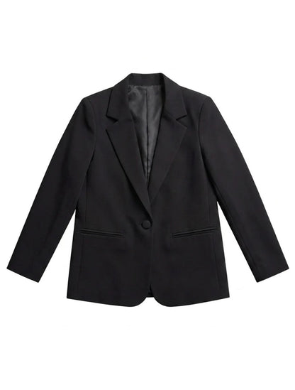 Twiggy Blazer de la marca Décadas en color negro con detalle posterior abullonado en cuero sintético y bordado de flor blanca – Blazer sastrero de diseño de autor hecho en Colombia | Casa Precis, Concept Store