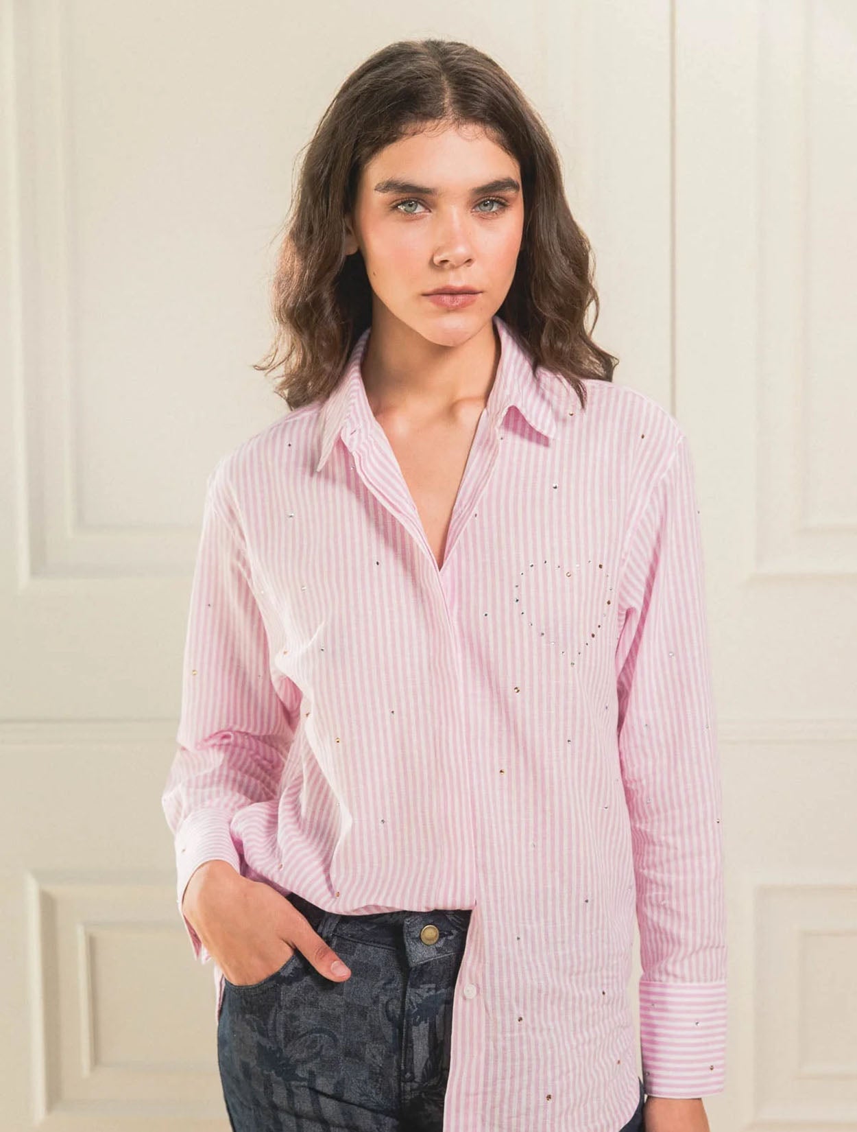 Camisa Shiny Heart Hot Pink | Ropa de Mujer Slow Fashion Cristales Artesanal Colombiana x Flow Inspire Us x Casa Precis