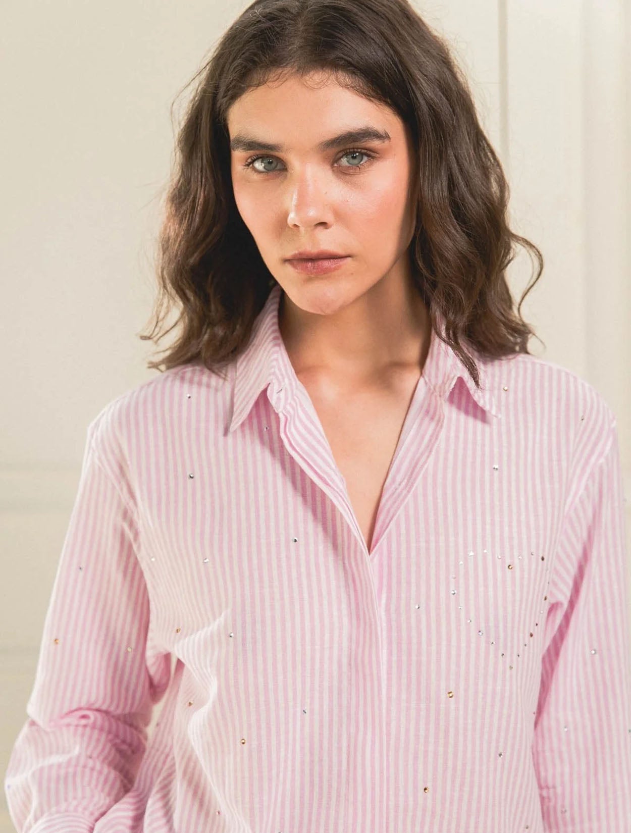 Camisa Shiny Heart Hot Pink | Ropa de Mujer Slow Fashion Cristales Artesanal Colombiana x Flow Inspire Us x Casa Precis