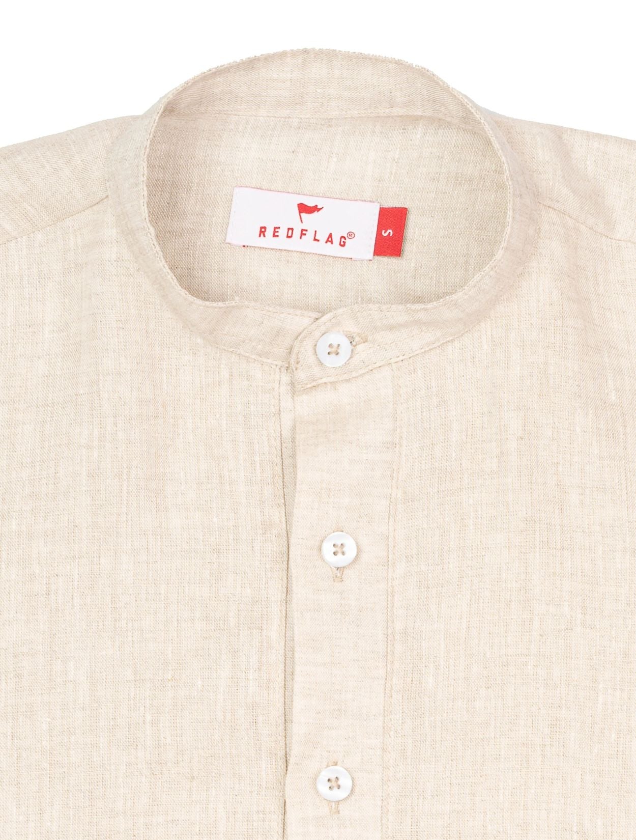 Camisa de Lino Premium Color Crudo de Manga Corta y Silueta Relajada de la marca colombiana Red Flag x Casa Precis, Concept Store