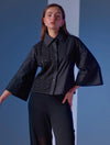 Camisa negra con contraste de paneles sólidos y traslúcidos modelo Dualité de la marca Disímil – Camisería de lujo y diseño contemporáneo de autor hecho en Colombia | Casa Precis, Concept Store