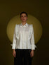 Camisa blanca de algodón con detalles estructurales laterales modelo Letizia de la marca Disímil – Camisería de autor y diseño contemporáneo de lujo hecho en Colombia | Casa Precis, Concept Store
