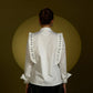 Camisa blanca de algodón con detalles estructurales laterales modelo Letizia de la marca Disímil – Camisería de autor y diseño contemporáneo de lujo hecho en Colombia | Casa Precis, Concept Store