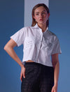 Camisa blanca de manga corta con silueta estructurada tipo boxy de la marca Disímil – Camisería de lujo casual y diseño contemporáneo de autor hecho en Colombia | Casa Precis, Concept Store