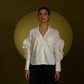 Camisa blanca de algodón con diseño estructural inspirado en la morfología modelo Morpho de la marca Disímil – Camisería de lujo y diseño contemporáneo de autor hecho en Colombia | Casa Precis, Concept Store