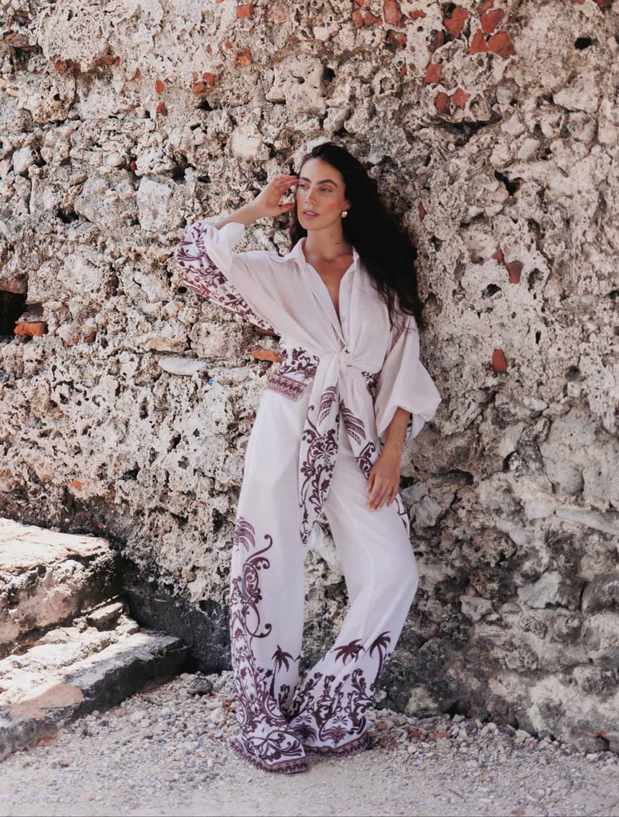 Camisa Palenque de la marca Bianco con detalles geométricos y diseño estructural – Ropa de lujo artesanal y moda colombiana de autor | Casa Precis, Concept Store
