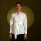 Camisa blanca de algodón con diseño estructural inspirado en la metamorfosis modelo Pupa de la marca Disímil – Camisería de lujo y diseño contemporáneo de autor hecho en Colombia | Casa Precis, Concept Store