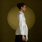 Camisa blanca de algodón con diseño estructural inspirado en la metamorfosis modelo Pupa de la marca Disímil – Camisería de lujo y diseño contemporáneo de autor hecho en Colombia | Casa Precis, Concept Store
