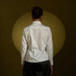 Camisa blanca de algodón con diseño estructural modelo Renacer de la marca Disímil – Camisería de lujo y diseño contemporáneo de autor hecho en Colombia | Casa Precis, Concept Store