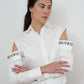 Camisa blanca de algodón con diseño de autor y silueta estructurada modelo Valiente de la marca Disímil – Camisería de lujo y diseño contemporáneo hecho en Colombia | Casa Precis, Concept Store