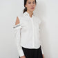 Camisa blanca de algodón con diseño de autor y silueta estructurada modelo Valiente de la marca Disímil – Camisería de lujo y diseño contemporáneo hecho en Colombia | Casa Precis, Concept Store