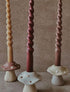 Candelabro artesanal con forma de hongo en colores rojo y vainilla de la marca Pabilo – Objetos de diseño contemporáneo y decoración para el hogar hecho en Colombia | Casa Precis, Concept Store