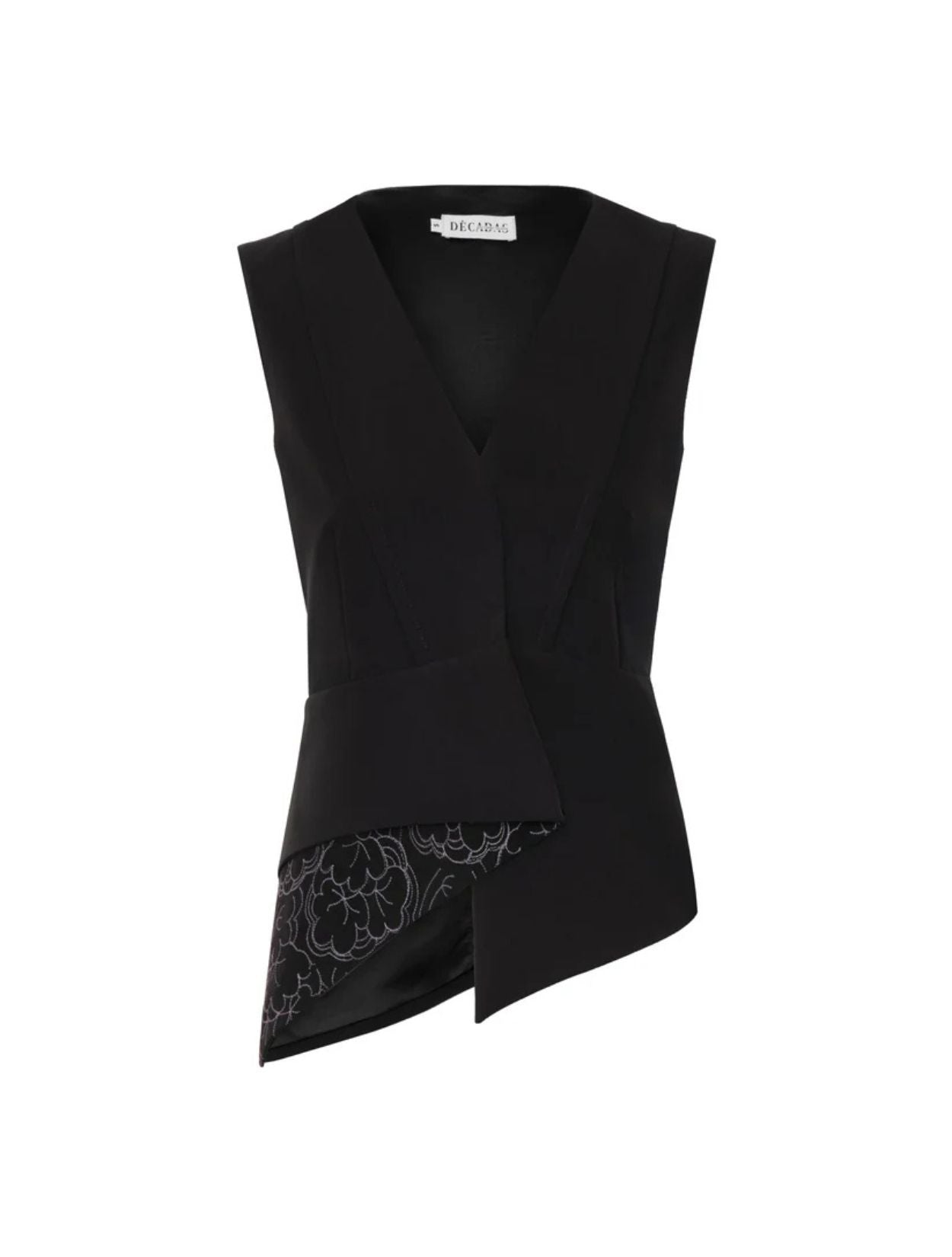 Greta Vest de la marca Décadas con silueta entallada y aplique posterior de flor en alto relieve tridimensional – Chaleco sastrero de lujo hecho en Colombia | Casa Precis, Concept Store