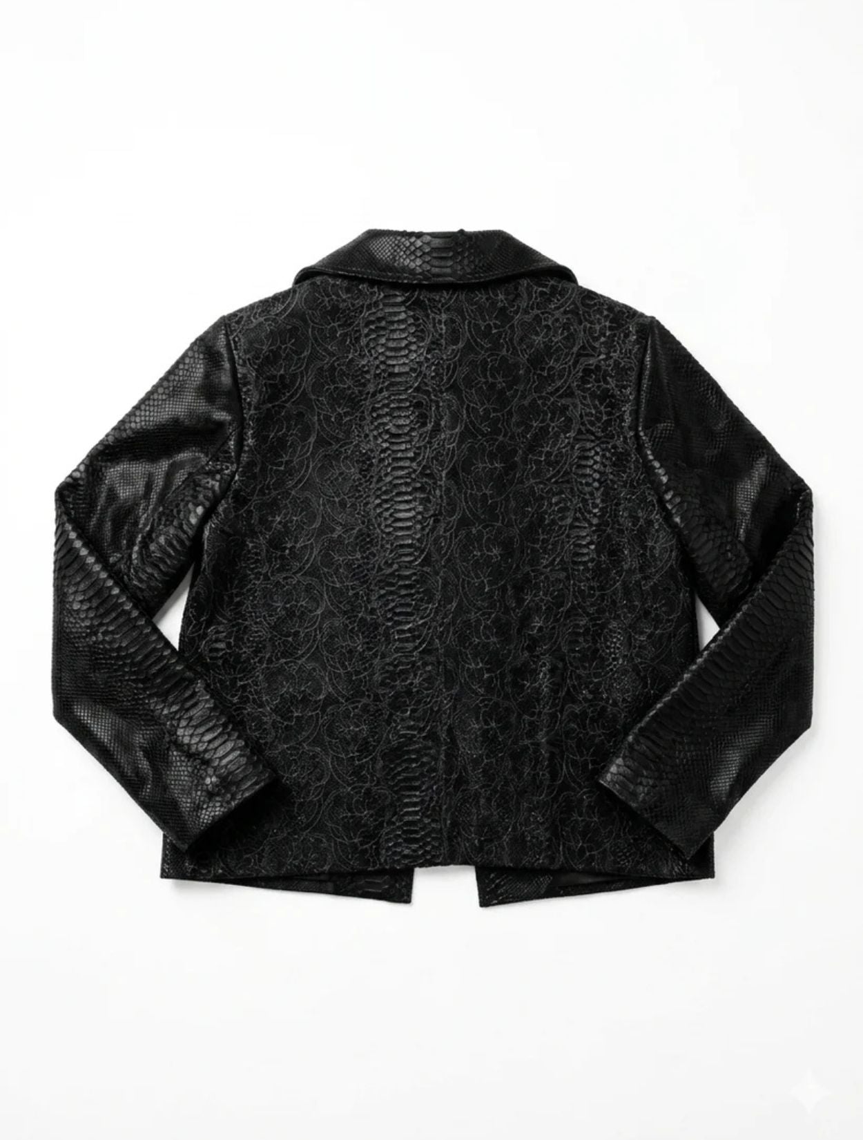 Moss Jacket de la marca Décadas con silueta estructurada sastrera y apliques de flores en alto relieve tridimensional – Chaqueta de lujo de autor hecha en Colombia | Casa Precis, Concept Store