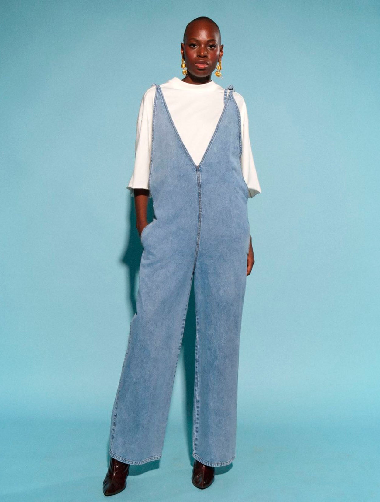 Enterizo Dinastía Flare de Kathe Zapata con bota campana y diseño estilizado – Moda colombiana de lujo y elegancia contemporánea | Casa Precis, Concept Store