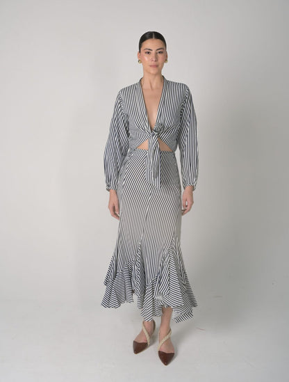 Falda Sea de la marca Mawina con silueta fluida y diseño romántico inspirado en el mar – Moda colombiana de lujo y elegancia consciente | Casa Precis, Concept Store