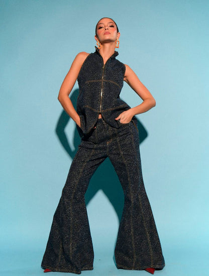 Jean Boot Wild de Kathe Zapata con silueta de bota amplia y diseño de autor – Moda colombiana de lujo en denim | Casa Precis, Concept Store