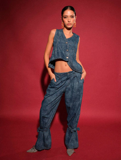 Jean Savanna Paper Bag de Kathe Zapata con cintura fruncida y bota recta – Moda colombiana de lujo urbano y sofisticado | Casa Precis, Concept Store