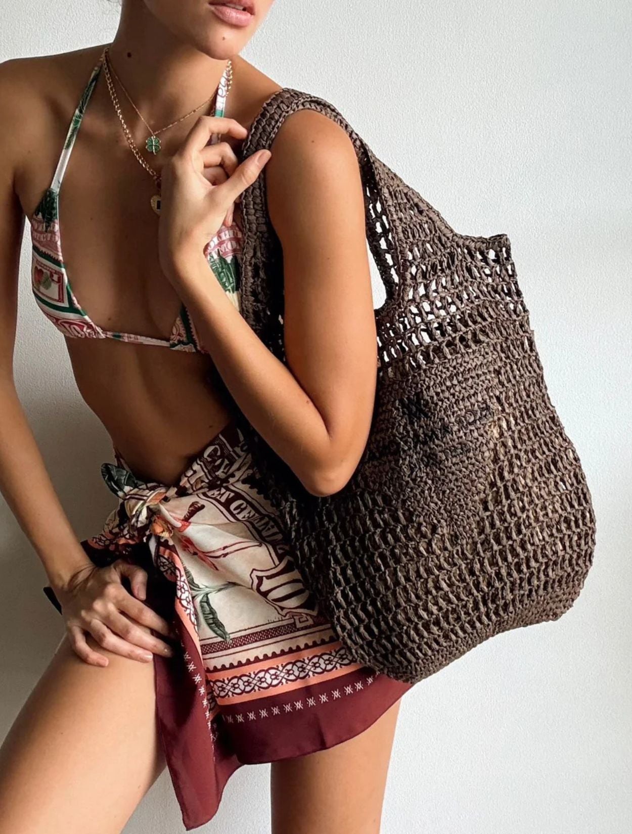 Mochila Mocca de la marca Flor Amazona de diseño de autor artesanal con detalles de lujo contemporáneo – Bolso exclusivo hecho en Colombia | Casa Precis, Concept Store