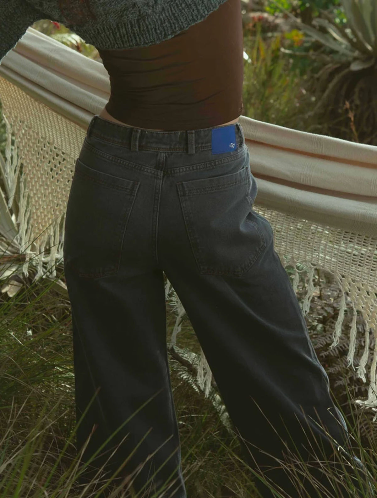 Pantalón en denim Andes | Prenda de Diseño Contemporáneo | +58