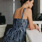 Pantalón tipo barrel en denim con efecto de manchas de la marca Diana Buelvas – Moda colombiana de lujo con silueta arquitectónica y diseño de autor | Casa Precis, Concept Store