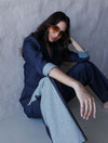 Pantalón denim bicolor en tonos azul índigo de la marca Diana Buelvas con diseño de paneles y tiro alto – Moda colombiana de lujo y diseño de autor | Casa Precis, Concept Store