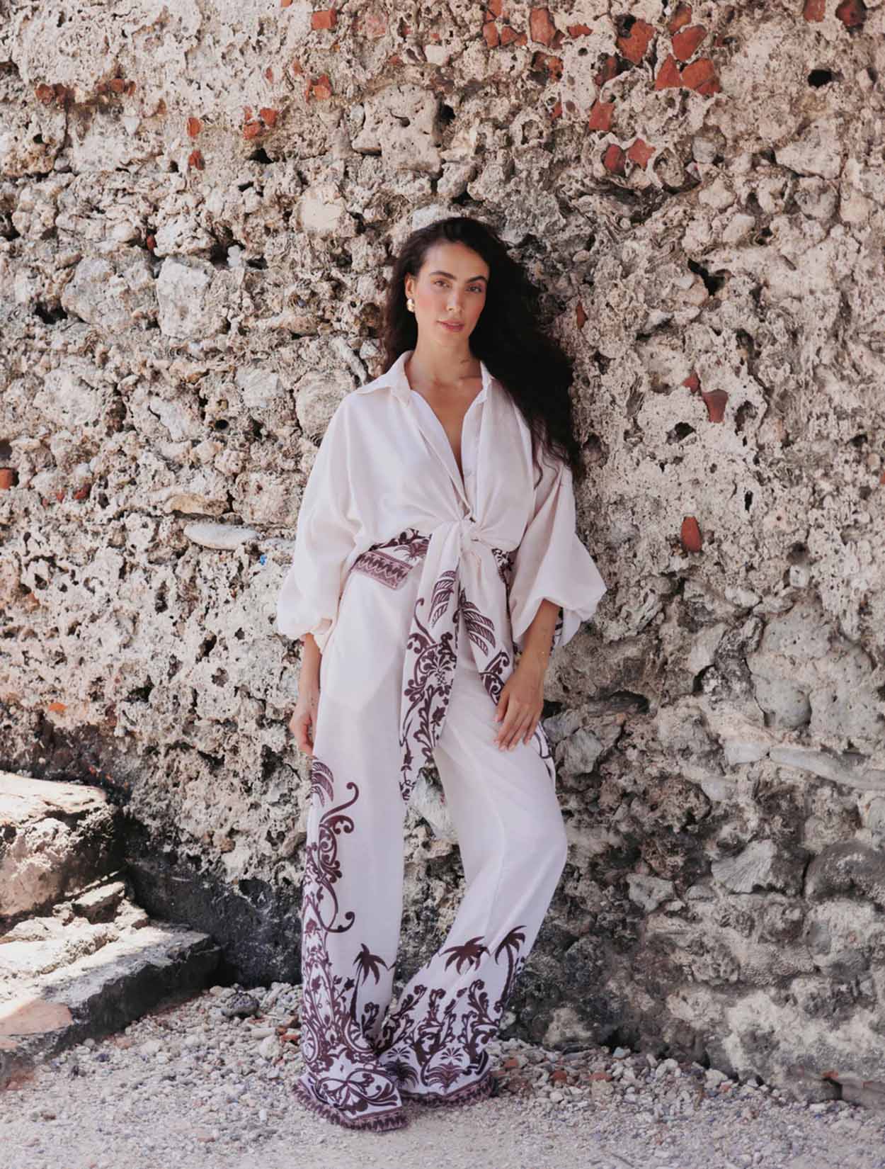 Pantalón Palenque de la marca Bianco con diseño geométrico y corte de autor – Pantalón de lujo y diseño artesanal hecho en Colombia | Casa Precis, Concept Store