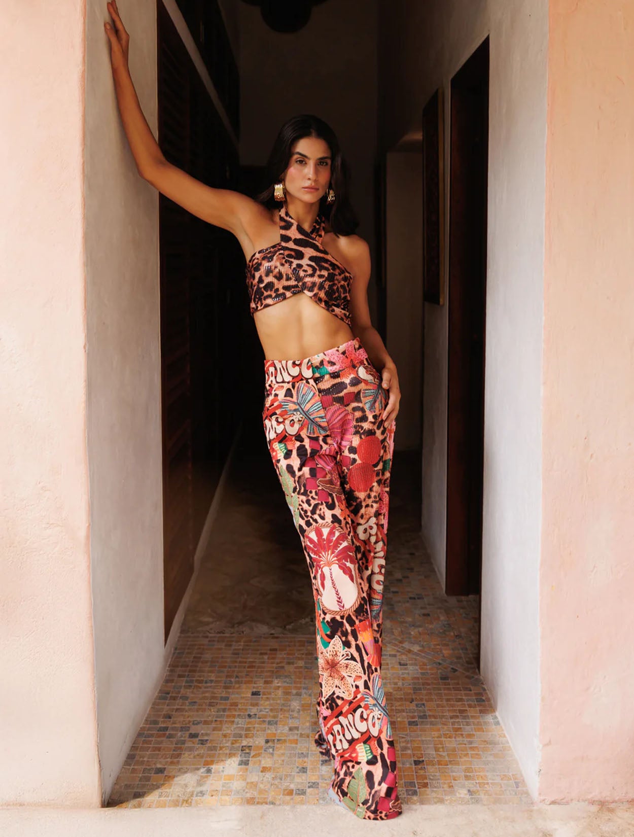 Vibe Pant de la marca Bianco con silueta de bota amplia y caída fluida – Pantalón de lujo y diseño de autor hecho en Colombia | Casa Precis, Concept Store