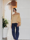 Pantalón Barrel Denim Azul de la marca Diana Buelvas con silueta arquitectónica abombada de tiro alto en mezclilla de lujo – Jean de autor hecho en Colombia | Casa Precis, Concept Store
