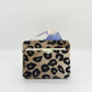 Portadocumentos de cuero de pelo con estampado animal print de la marca Pardo – Accesorios de marroquinería de lujo y diseño de autor hecho en Colombia | Casa Precis, Concept Store