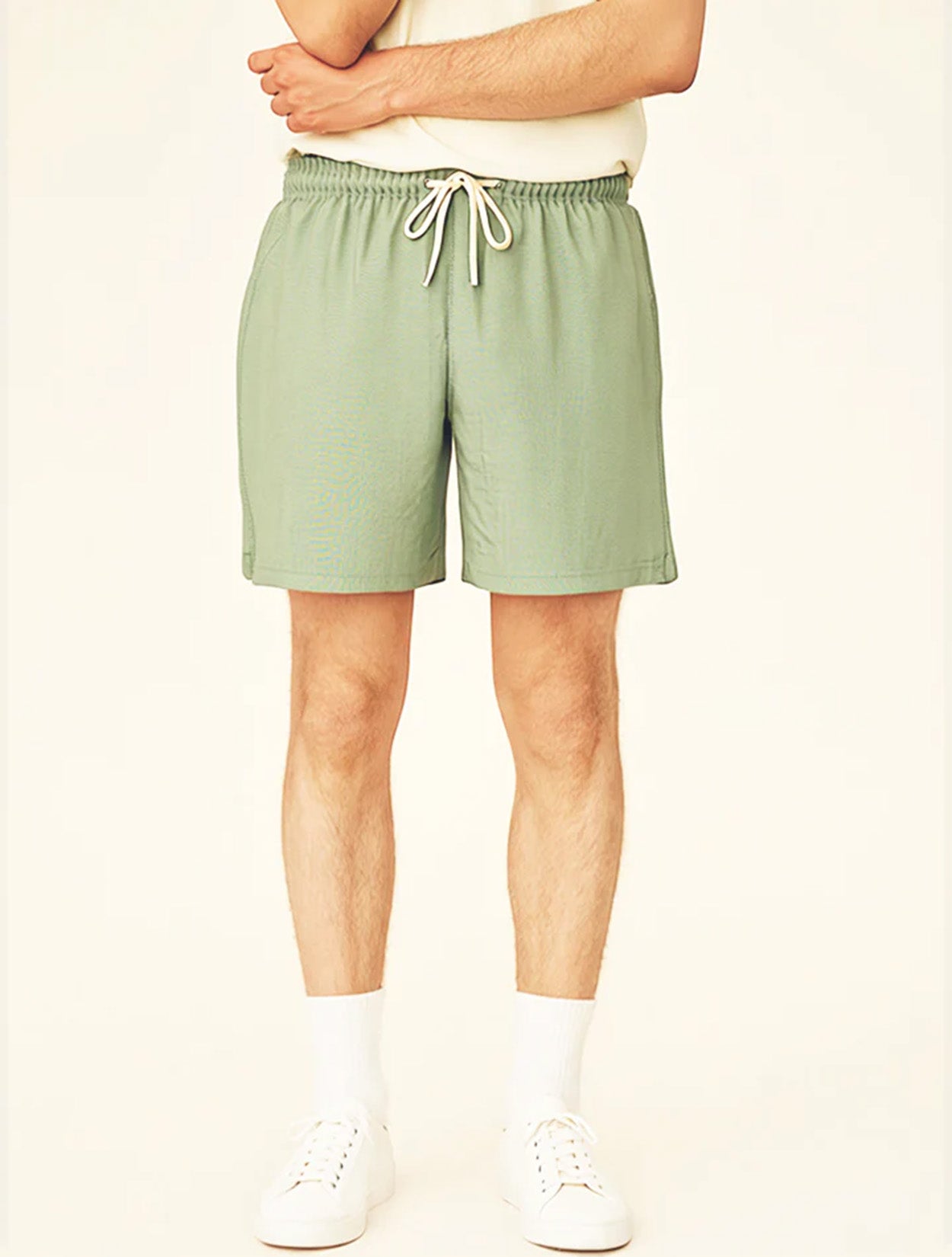 Short de lino premium en color verde eucalipto de la marca Pardo – Ropa de lujo en fibras naturales y diseño de autor hecho en Colombia | Casa Precis, Concept Store