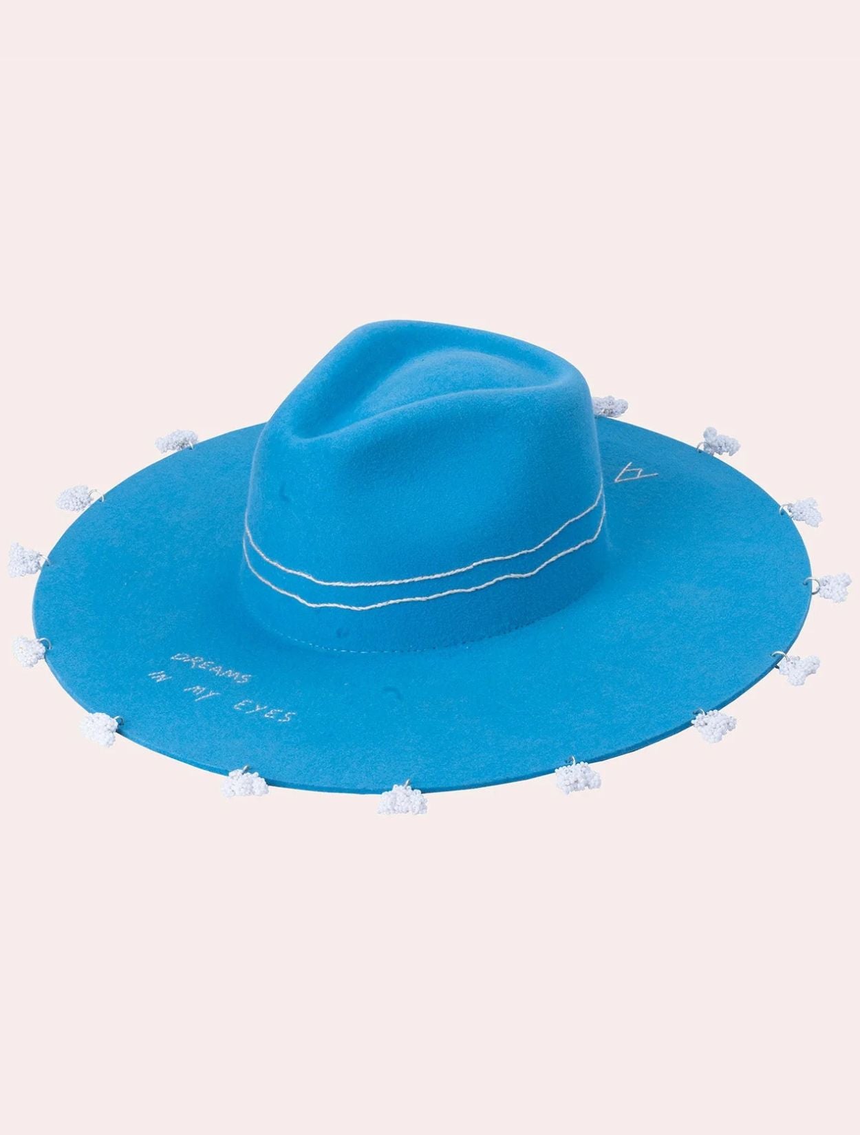 Sombrero Clouds in My Eyes de la marca SerSer en fieltro premium con diseño onírico de autor y ala ancha estructurada – Sombrero de lujo artesanal hecho en Colombia | Casa Precis, Concept Store