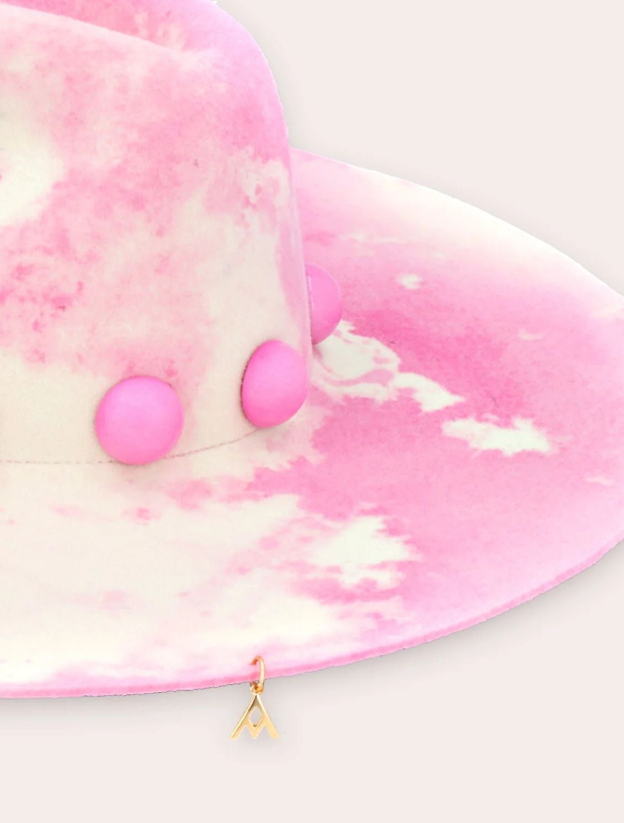 Sombrero Pink Sunset de la marca SerSer en fieltro premium con diseño de autor inspirado en el atardecer y ala ancha estructurada – Sombrero de lujo artesanal hecho en Colombia | Casa Precis, Concept Store