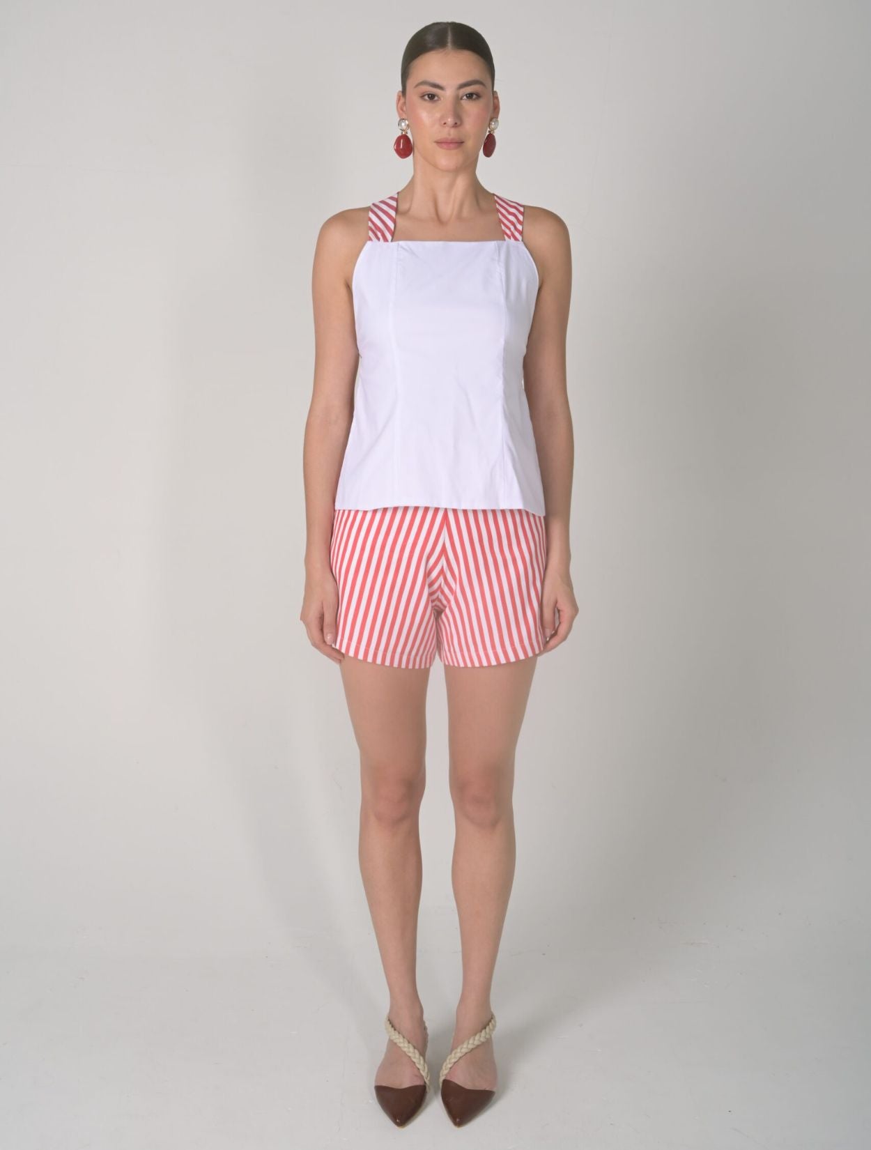 Shorts Hibisco de la marca Mawina con silueta estructurada y talle alto – Moda colombiana de lujo y frescura veraniega | Casa Precis, Concept Store