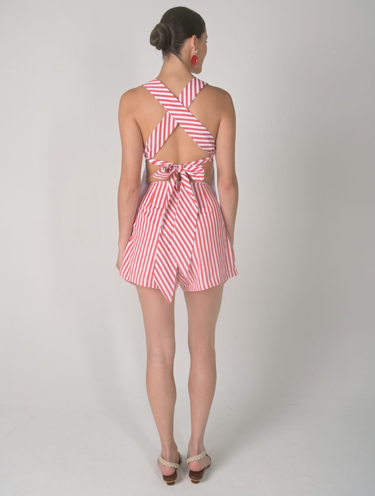 Shorts Hibisco de la marca Mawina con silueta estructurada y talle alto – Moda colombiana de lujo y frescura veraniega | Casa Precis, Concept Store