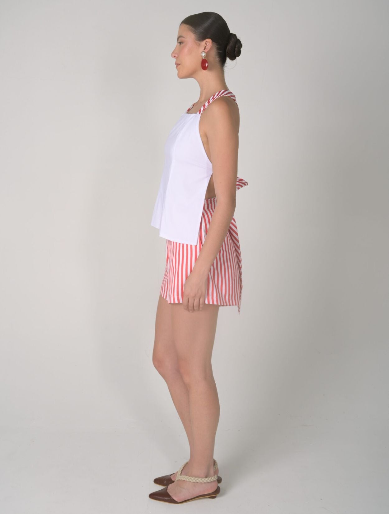Shorts Hibisco de la marca Mawina con silueta estructurada y talle alto – Moda colombiana de lujo y frescura veraniega | Casa Precis, Concept Store