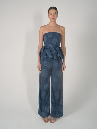 Top Ancora de la marca Mawina con silueta estructurada y diseño minimalista – Moda colombiana de lujo contemporáneo y elegancia náutica | Casa Precis, Concept Store