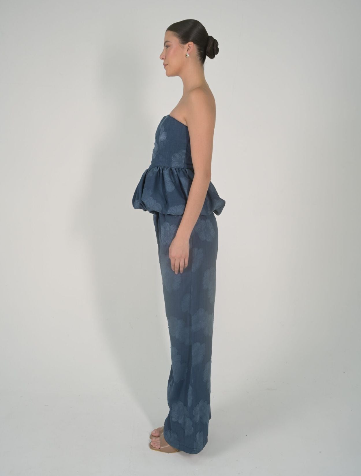 Top Ancora de la marca Mawina con silueta estructurada y diseño minimalista – Moda colombiana de lujo contemporáneo y elegancia náutica | Casa Precis, Concept Store