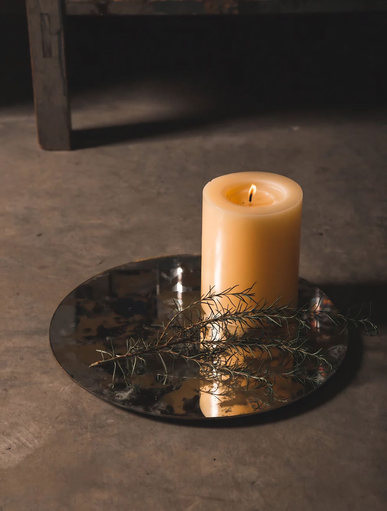 Vela cilíndrica de gran tamaño 12 cm x 15 cm de la marca Pabilo – Velas de lujo artesanales y decoración de interiores de autor hecho en Colombia | Casa Precis, Concept Store