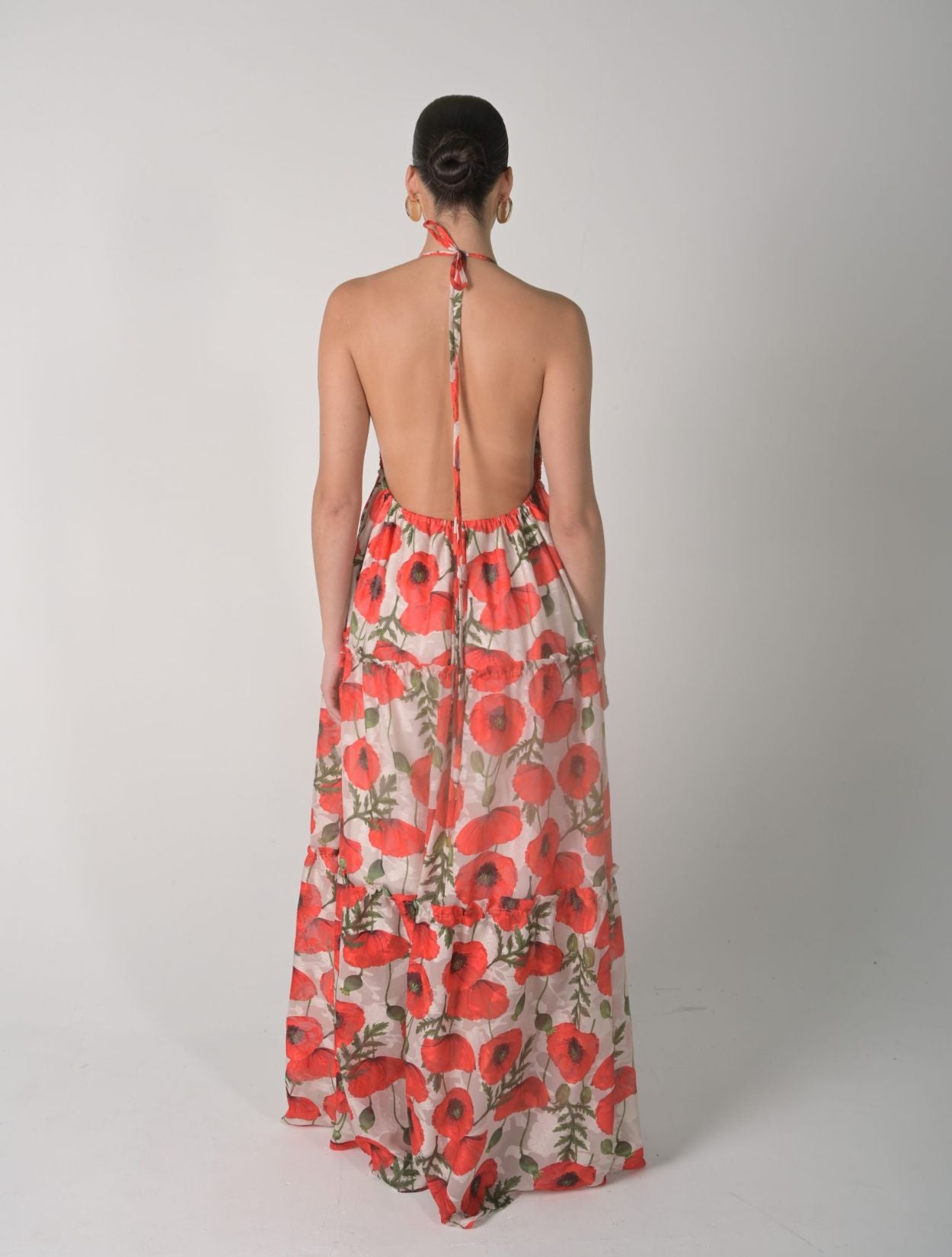 Vestido Maxi Afrodita de la marca Mawina con silueta fluida y diseño romántico – Moda colombiana de lujo y elegancia resort | Casa Precis, Concept Store