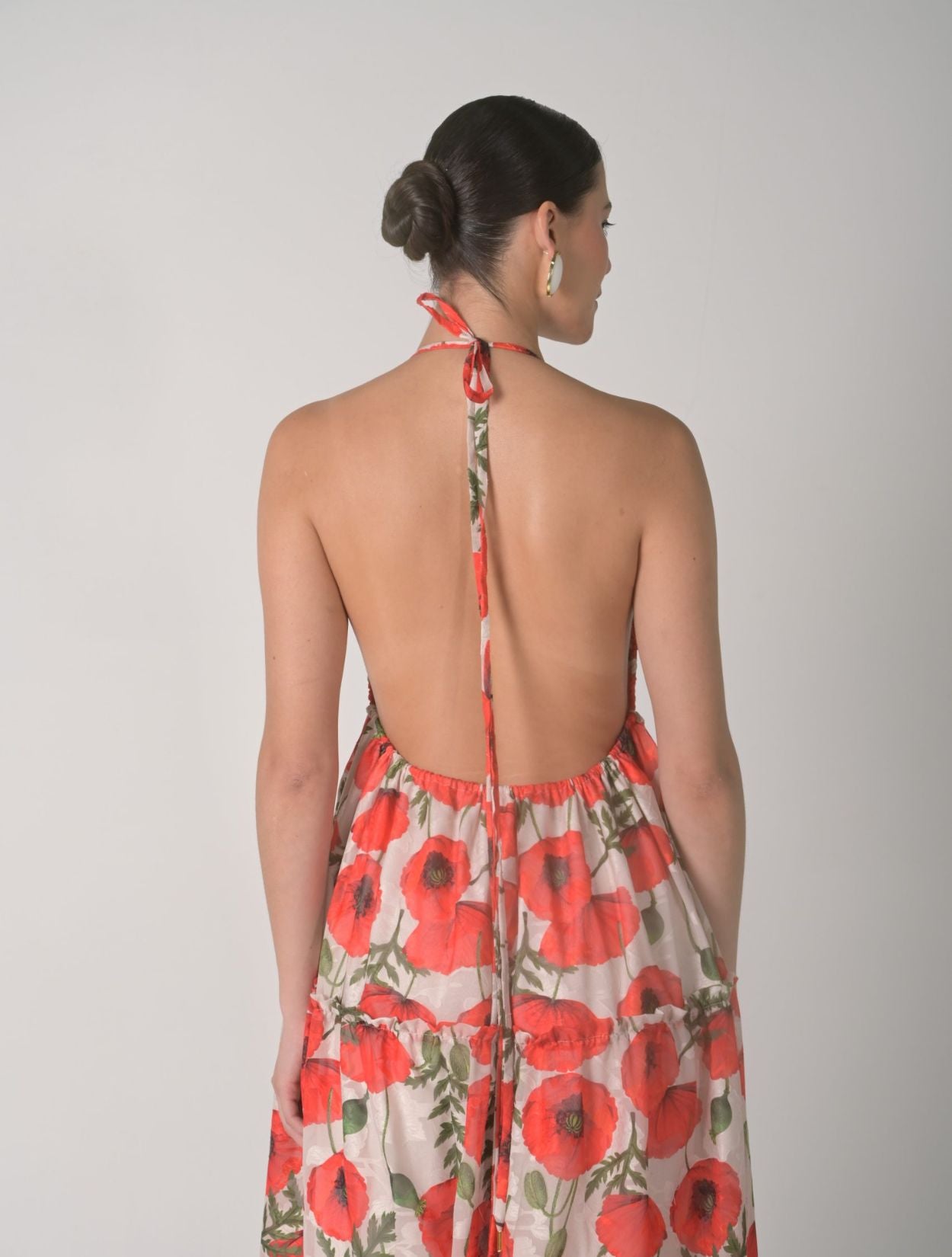 Vestido Maxi Afrodita de la marca Mawina con silueta fluida y diseño romántico – Moda colombiana de lujo y elegancia resort | Casa Precis, Concept Store